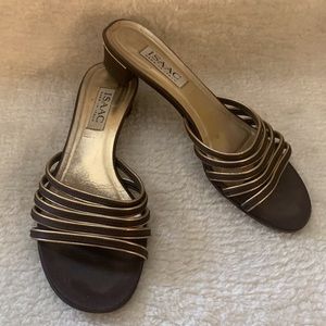 Isaac Mizrahi brown gold strappy mules slides kitten heels
